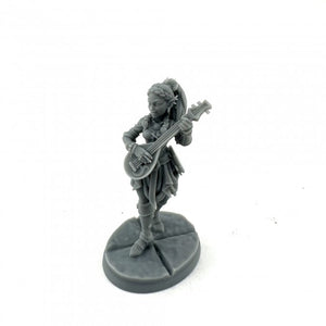 Reaper Bones USA - Ryelle Rainheather, Elf Bard (Alternate Sculpt)